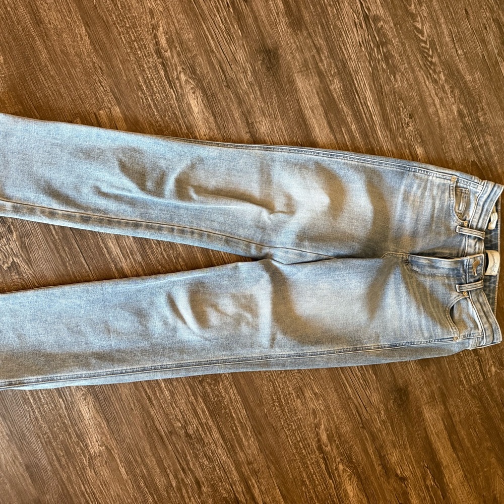 Universal Thread Straight Leg Jeans in Light Blue Wash